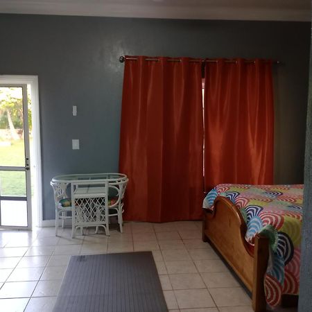 Surfers Manor Motel Gregory Town エクステリア 写真