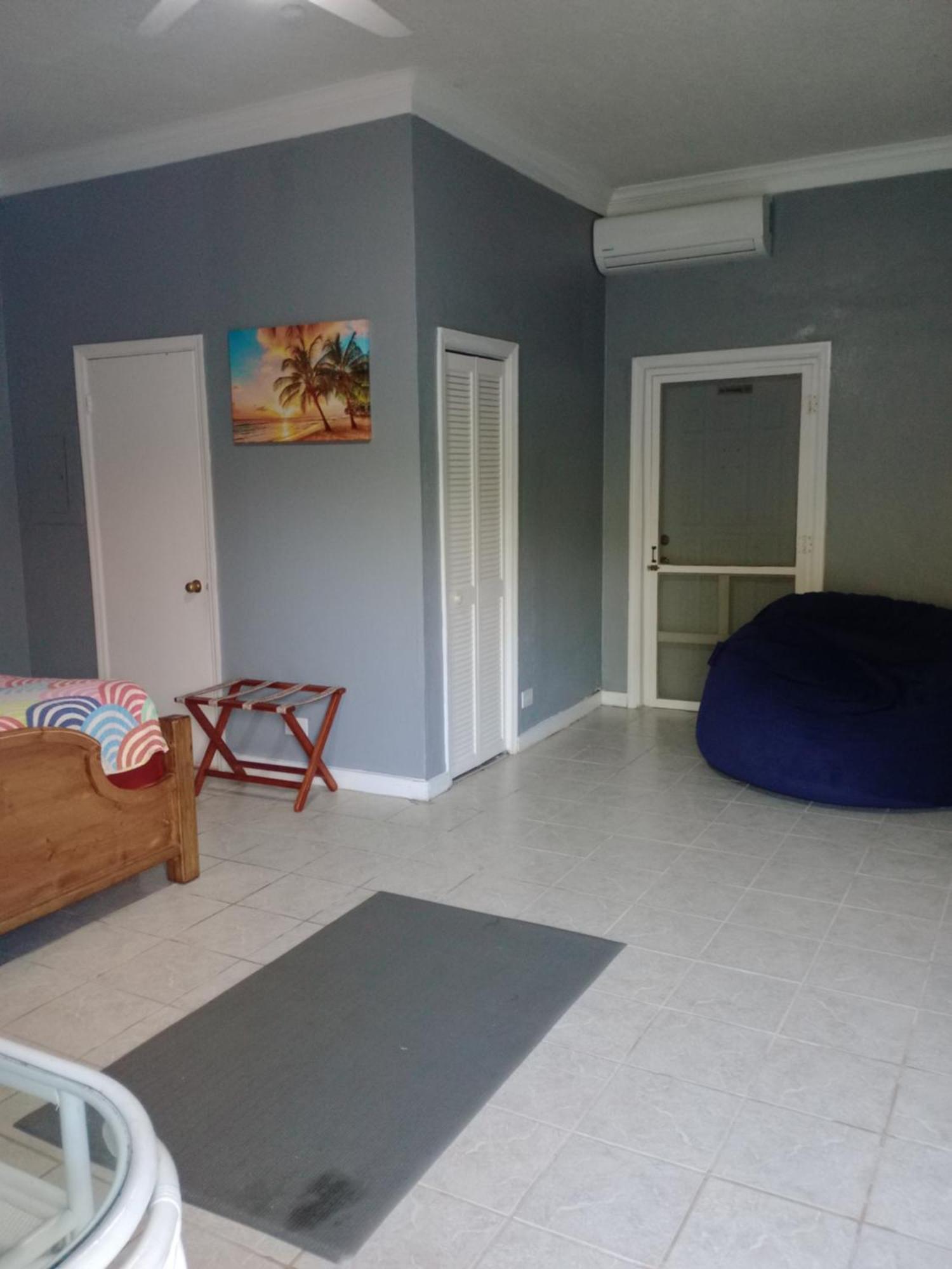 Surfers Manor Motel Gregory Town エクステリア 写真