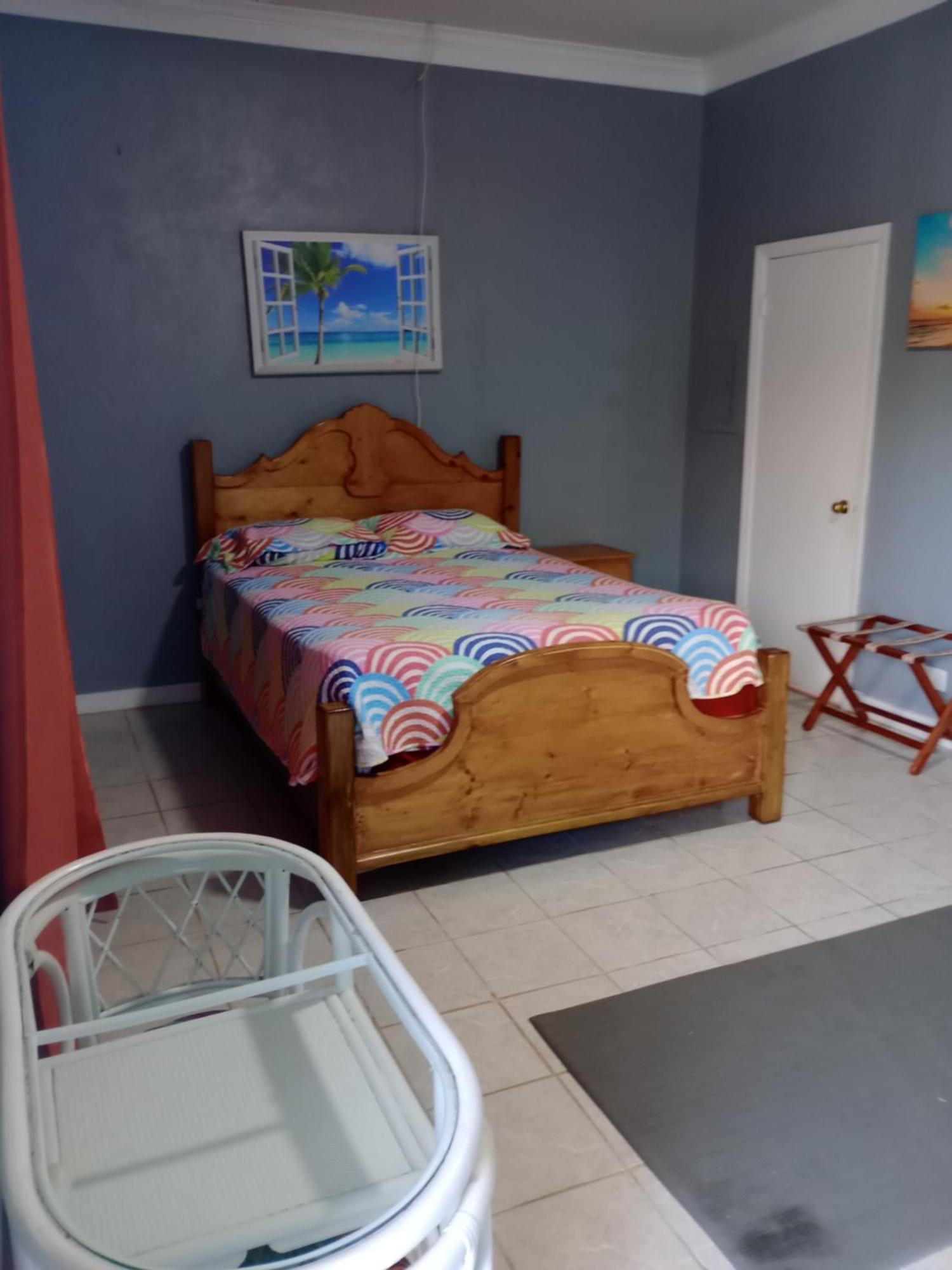 Surfers Manor Motel Gregory Town エクステリア 写真