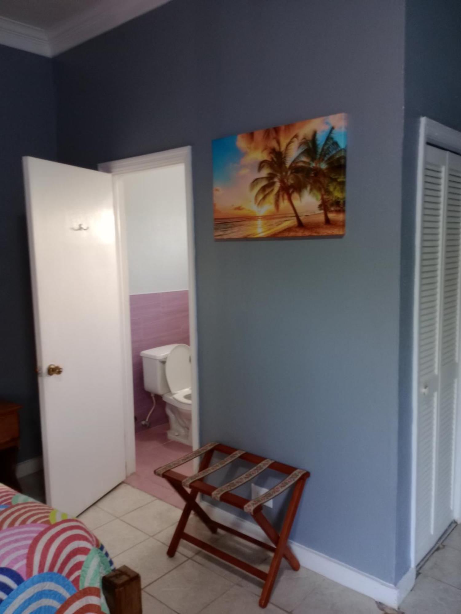 Surfers Manor Motel Gregory Town エクステリア 写真