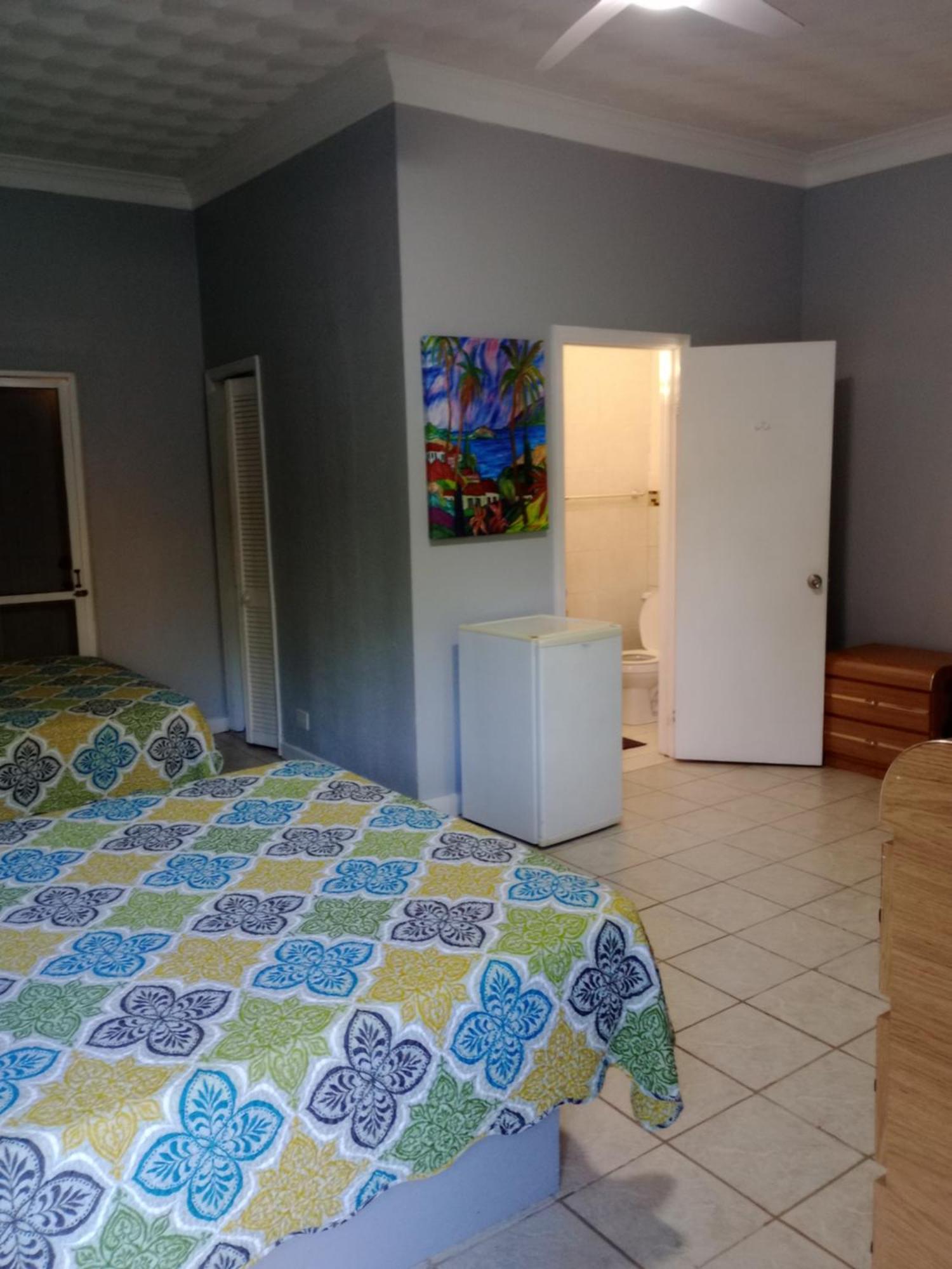 Surfers Manor Motel Gregory Town エクステリア 写真