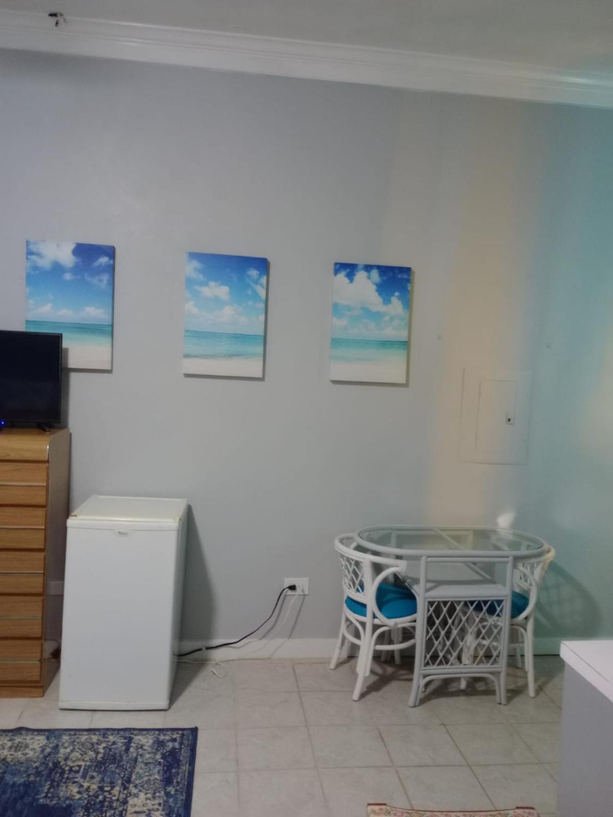 Surfers Manor Motel Gregory Town エクステリア 写真